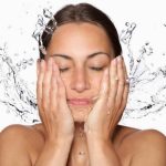 10 Tips Jaga Kelembapan Kulit di Cuaca Panas dan Dingin