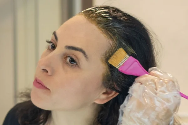 7 Langkah Mudah Merawat Rambut Berwarna