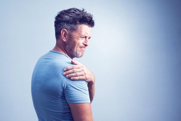 10 Kebiasaan Buruk yang Bisa Merusak Bahu Tanpa Disadari 10 Kebiasaan Buruk yang Bisa Merusak Bahu Tanpa Disadari