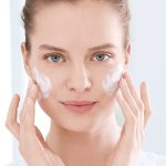 10 Tips Memilih Produk Perawatan untuk Kulit Berjerawat