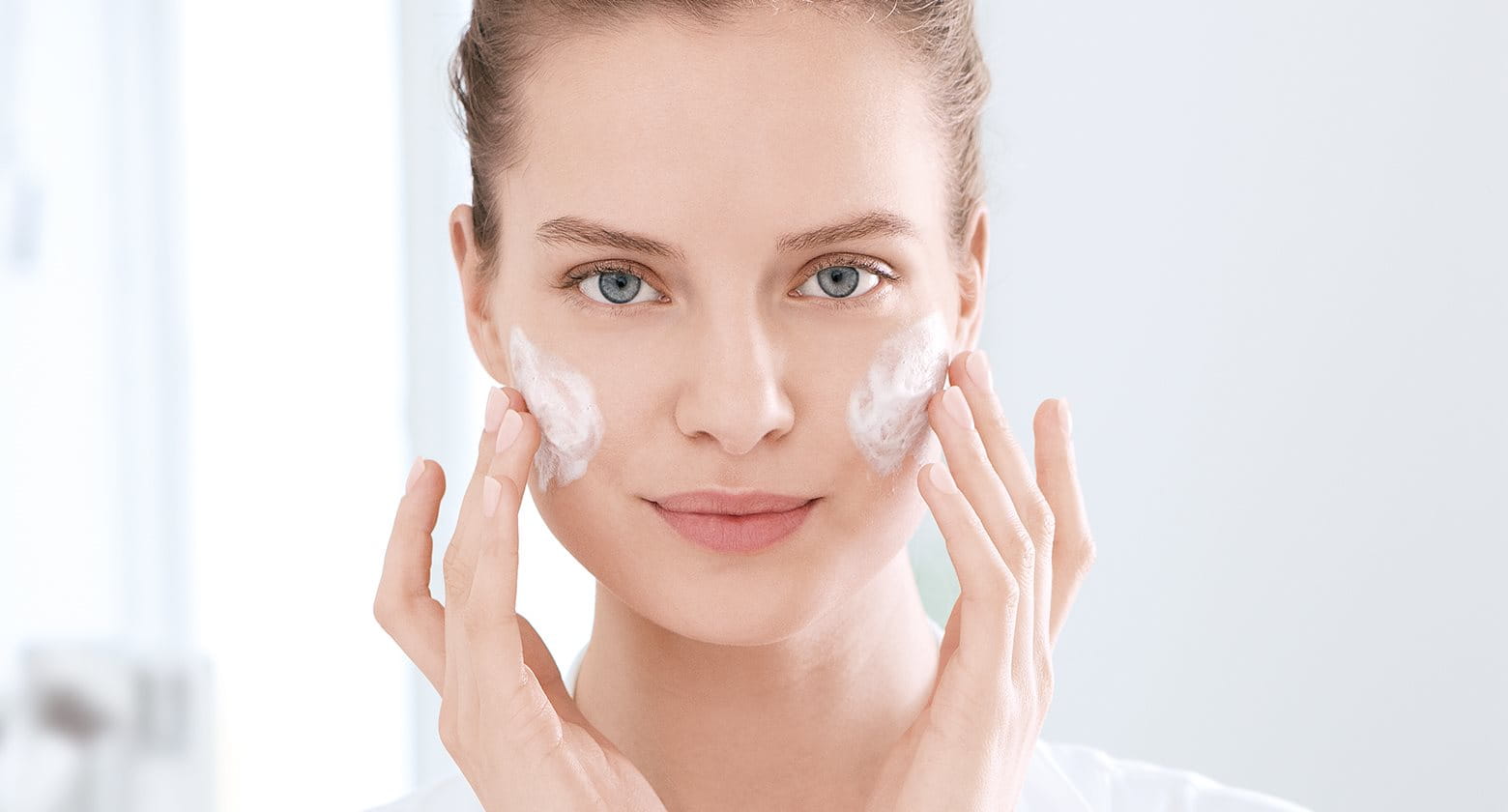 10 Tips Memilih Produk Perawatan untuk Kulit Berjerawat