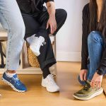 7 Cara Tepat Memakai Sepatu untuk Jaga Lutut