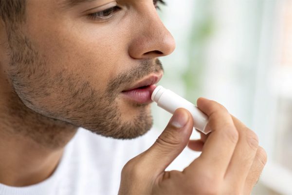 5 Tips Menjaga Kesehatan Bibir untuk Pria Aktif