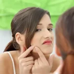 10 Kebiasaan Buruk yang Merusak Kesehatan Kulit