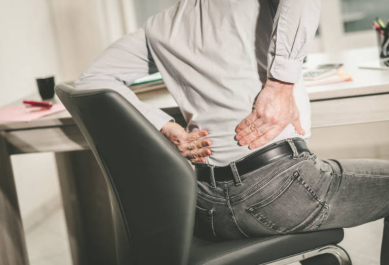 10 Tips Mengatasi Nyeri Pinggang Karena Duduk Terlalu Lama